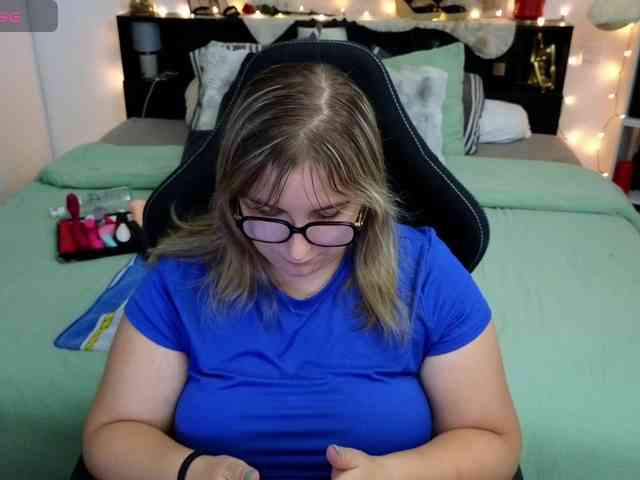 ElvinnaLaFrancaise webcam