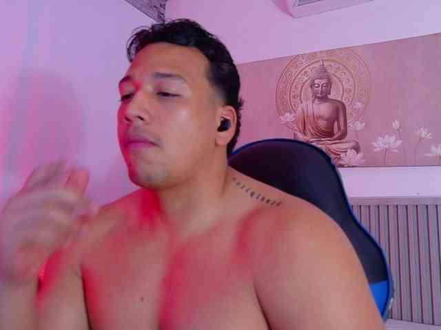 Tom-Muscle Live Webcam on BongaCams