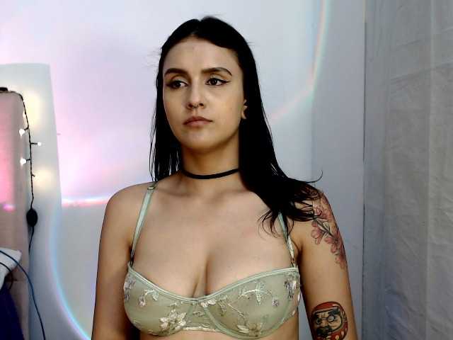 itsvalentine live cam preview