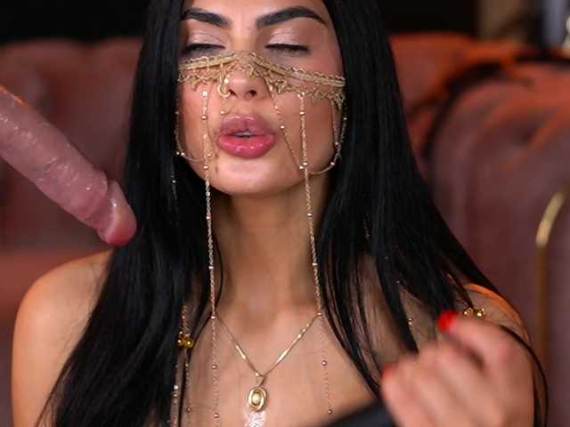 RavennaDArcy live cam on BongaCams