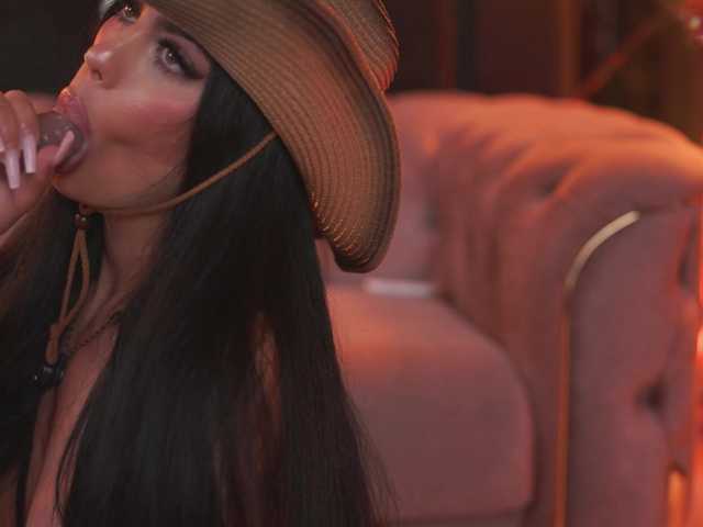 RavennaDArcy live cam on BongaCams