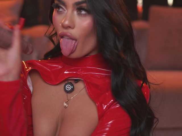 RavennaDArcy — live female cam