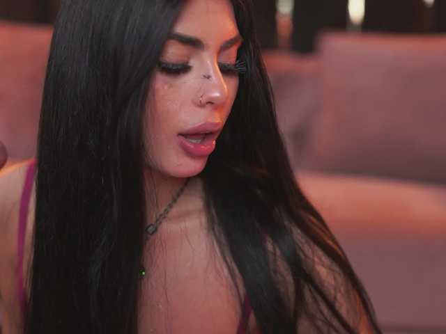 RavennaDArcy live cam on BongaCams