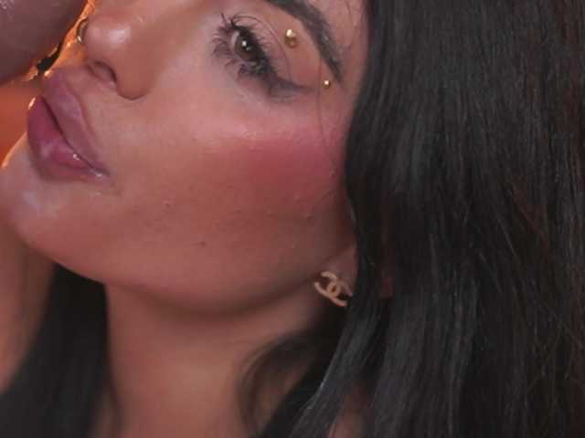 RavennaDArcy live cam on BongaCams