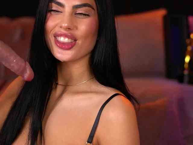 RavennaDArcy Live Webcam on BongaCams