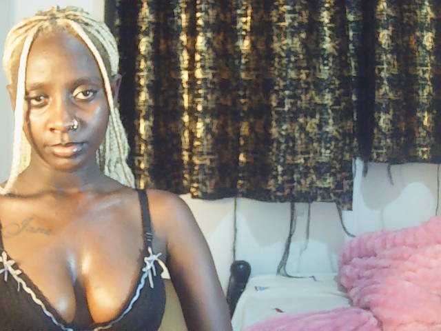 Sexydavinah live cam on BongaCams