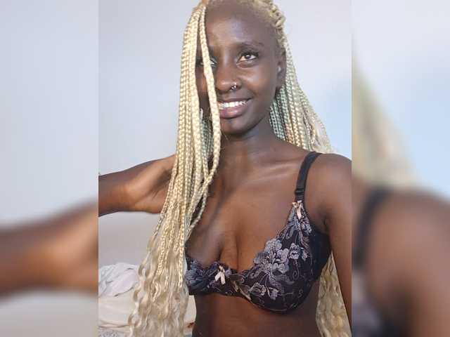 Sexydavinah live cam on BongaCams