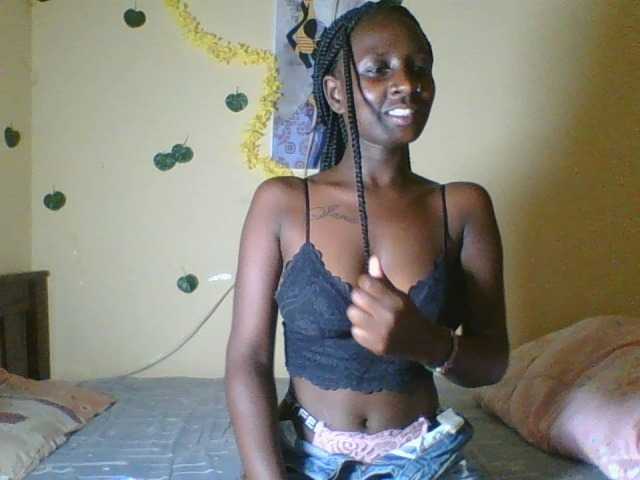 Sexydavinah live cam on BongaCams