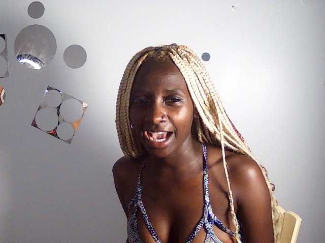 Sexydavinah live cam on BongaCams