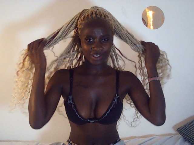 Sexydavinah live cam on BongaCams