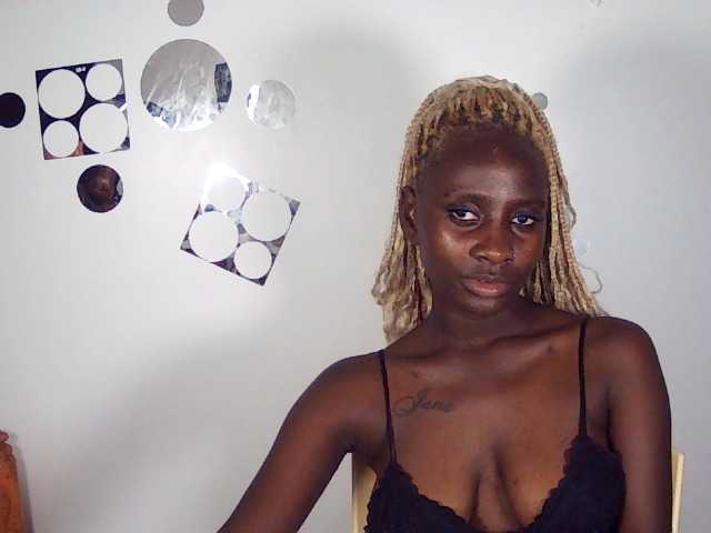 Sexydavinah live cam on BongaCams