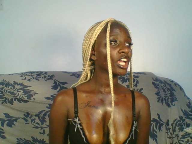 Sexydavinah live cam on BongaCams