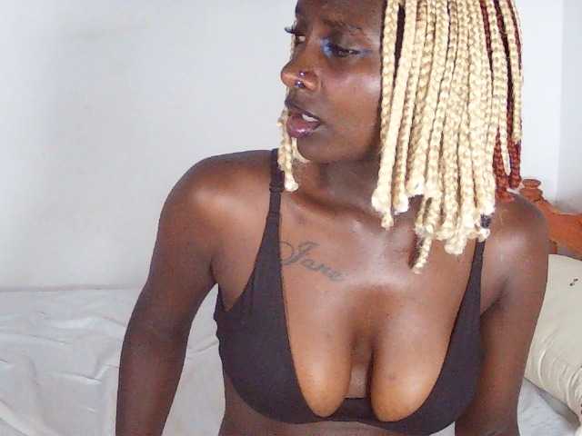 Sexydavinah live cam on BongaCams