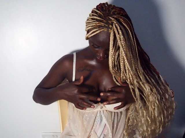 Sexydavinah live cam on BongaCams