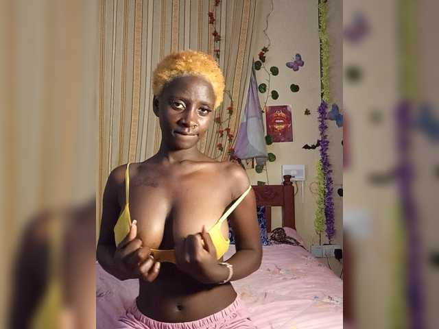Sexydavinah live cam on BongaCams