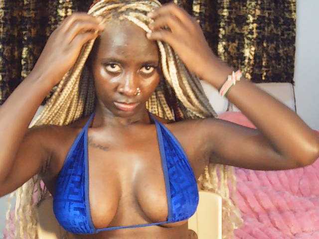 Sexydavinah live cam on BongaCams