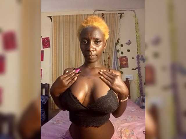 Sexydavinah live cam on BongaCams