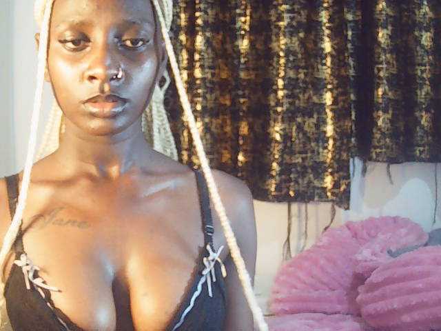 Sexydavinah live cam on BongaCams