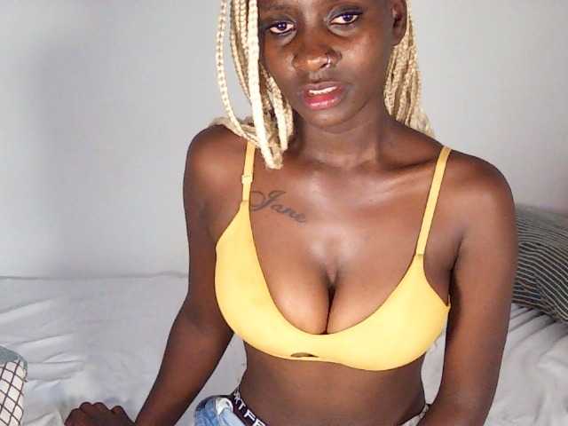 Sexydavinah live cam on BongaCams