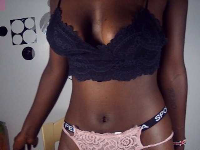 Sexydavinah live cam on BongaCams