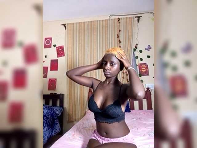 Sexydavinah live cam on BongaCams
