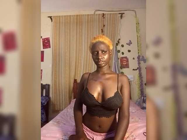 Sexydavinah live cam on BongaCams