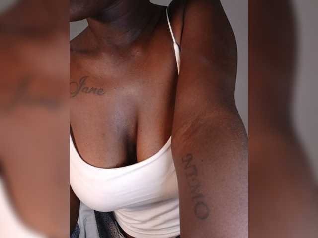 Sexydavinah live cam on BongaCams