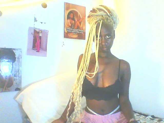 Sexydavinah live cam on BongaCams