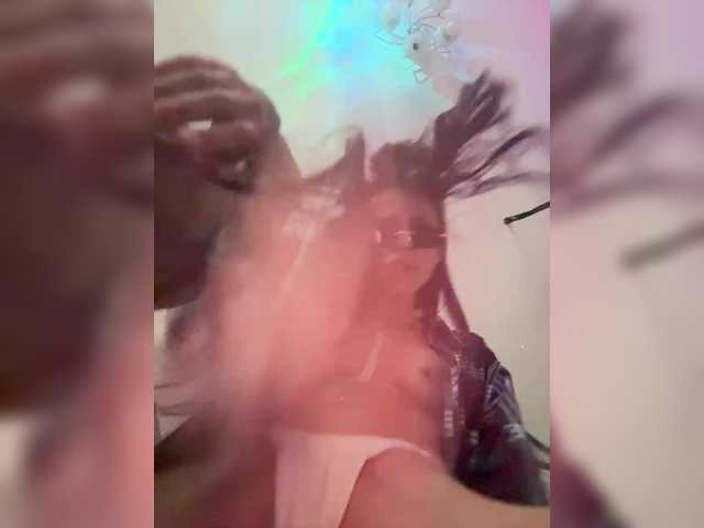 VIP17CoupleDream live cam on BongaCams