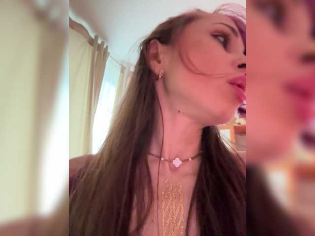 VIP17CoupleDream's BongaCams show and profile