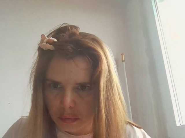 ElenaPleasure live cam on BongaCams