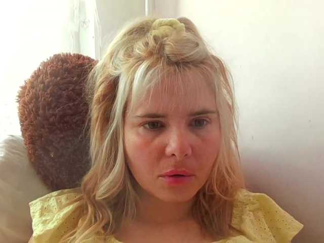 ElenaPleasure's BongaCams show and profile