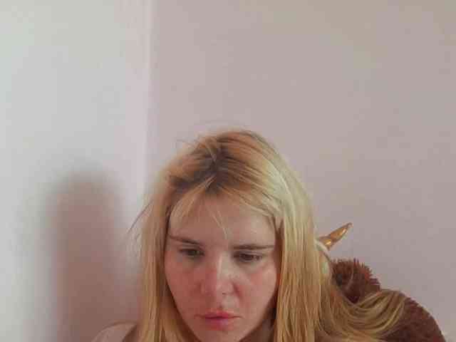 ElenaPleasure webcam