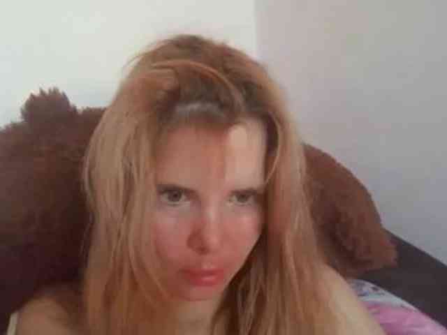 ElenaPleasure webcam