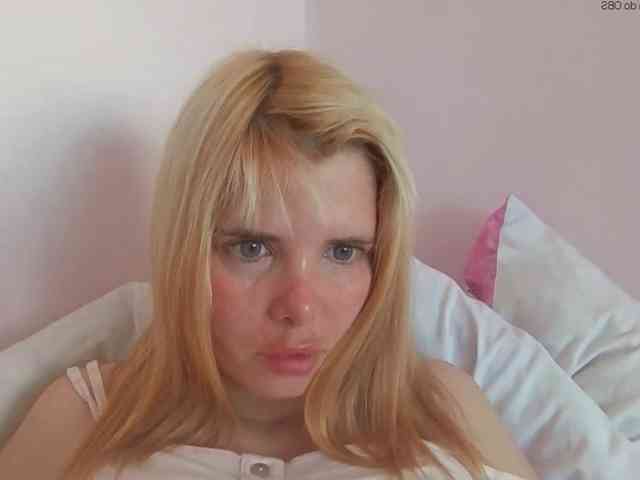Model: ElenaPleasure