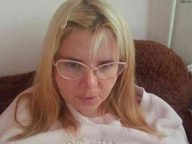 ElenaPleasure webcam