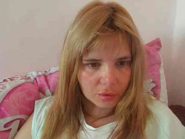 ElenaPleasure webcam
