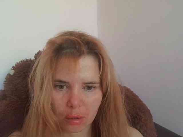 Model: ElenaPleasure