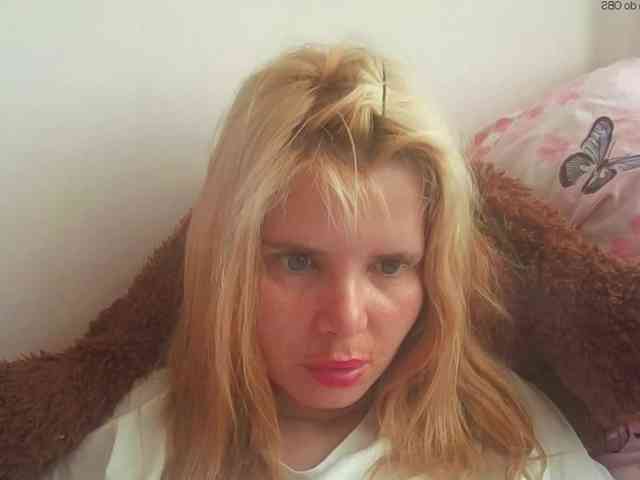 ElenaPleasure webcam