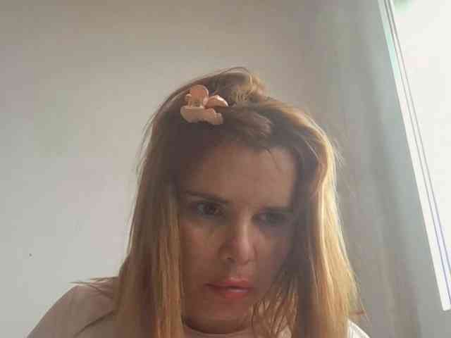 ElenaPleasure webcam