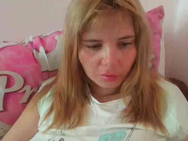ElenaPleasure webcam