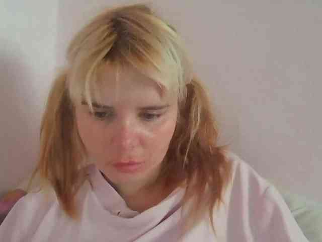 ElenaPleasure webcam