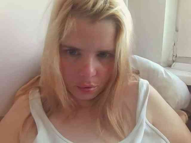 Model: ElenaPleasure