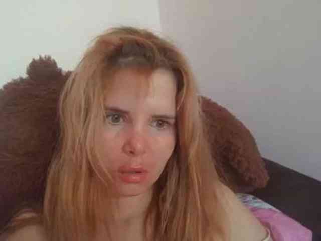 ElenaPleasure webcam
