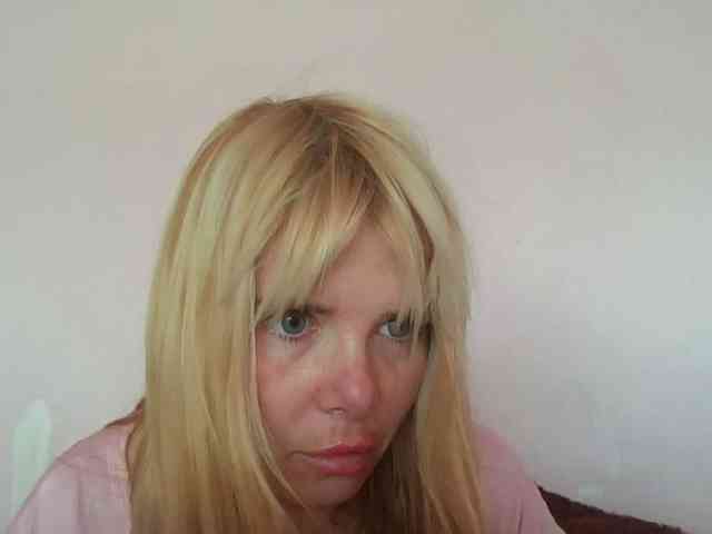 Model: ElenaPleasure