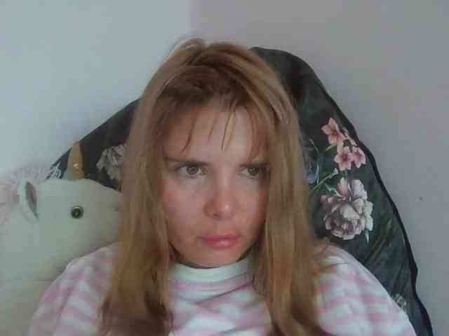 ElenaPleasure webcam