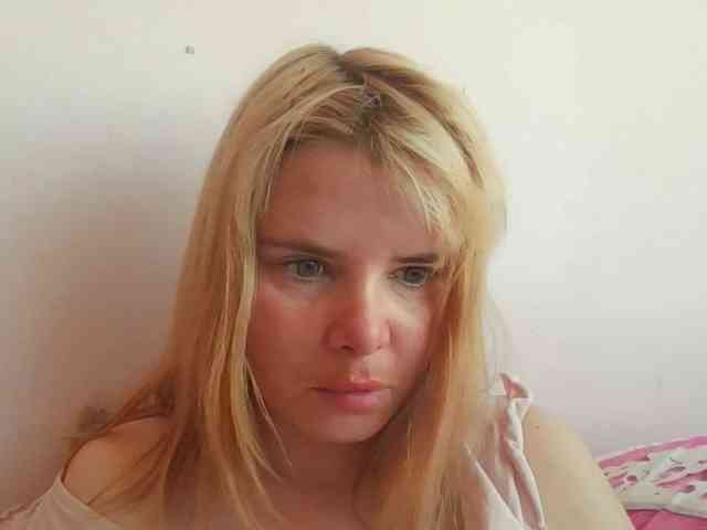 ElenaPleasure webcam