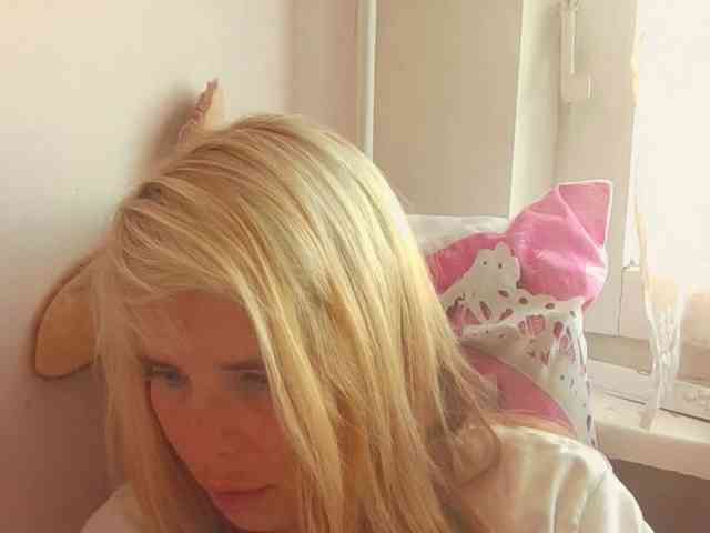 Model: ElenaPleasure