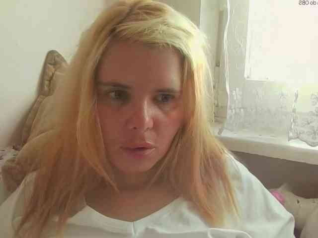 Model: ElenaPleasure