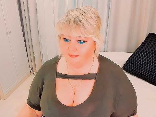 XBIGTITSXX's BongaCams show and profile